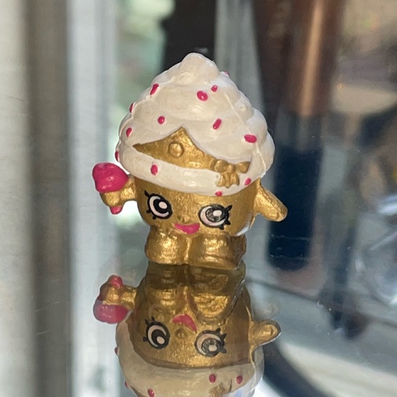Shopkins Toys Cupcake Queen Limited Edition 24 Season 1 Shopkin